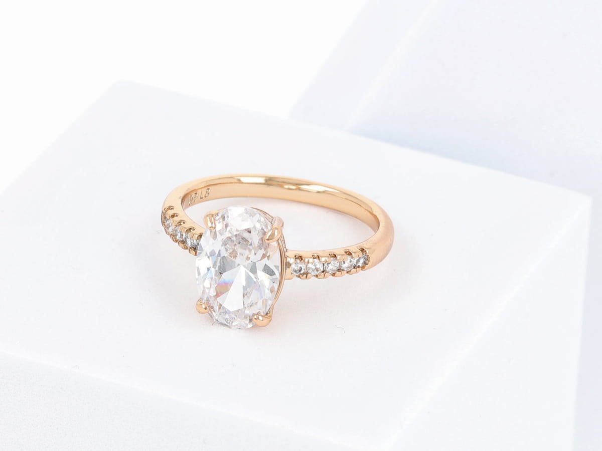 Pierścionek owalny kryształ