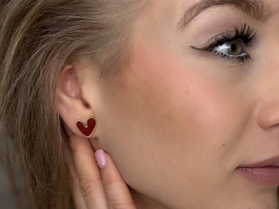 Kolczyki serca czerwone pochyłe