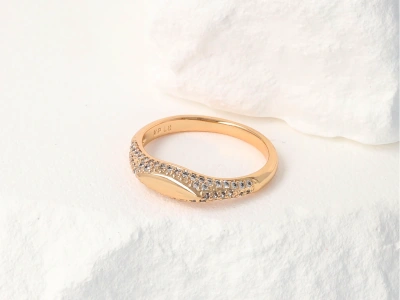 Pierścionek sygnet cyrkonie