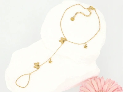 Bransoleta na nogę i palec motyle