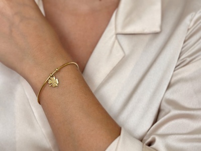 Bransoleta obręcz z koniczynką