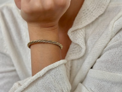 Bransoleta otwarta skręcana