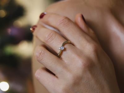 Pierścionek fala kryształki