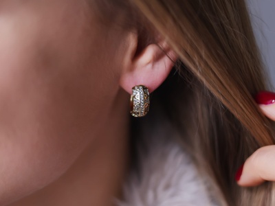 Kolczyki wypukłe zdobione