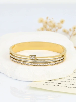 Bransoletka z cyrkoniowym akcentem