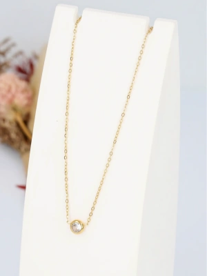 Klasyczny naszyjnik z pojedynczą cyrkonią