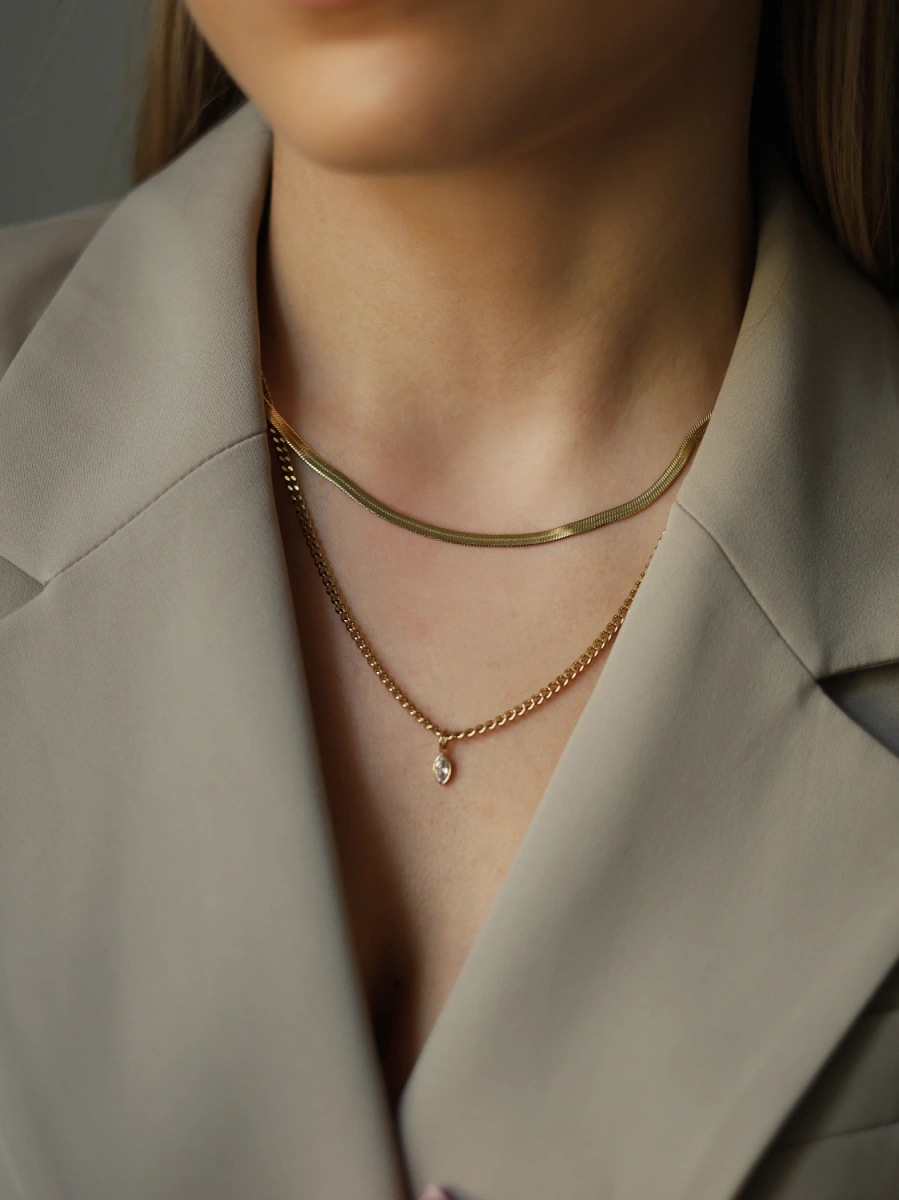 Naszyjnik nowoczesny warstwowy z cyrkonią