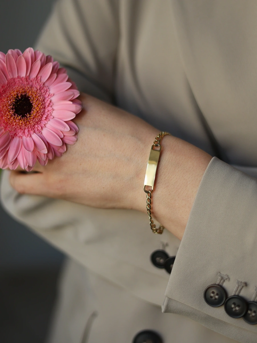 Bransoleta klasyczna ze sztabką złota