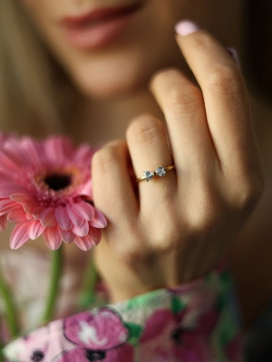 Pierścionek kokarda kryształowa 