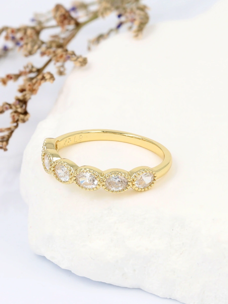 Pierścionek złote ogniwa blasku